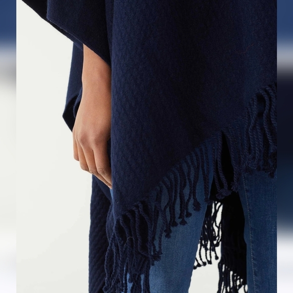 MerSea Navy Classic Travel Wrap Like New - Picture 4 of 9